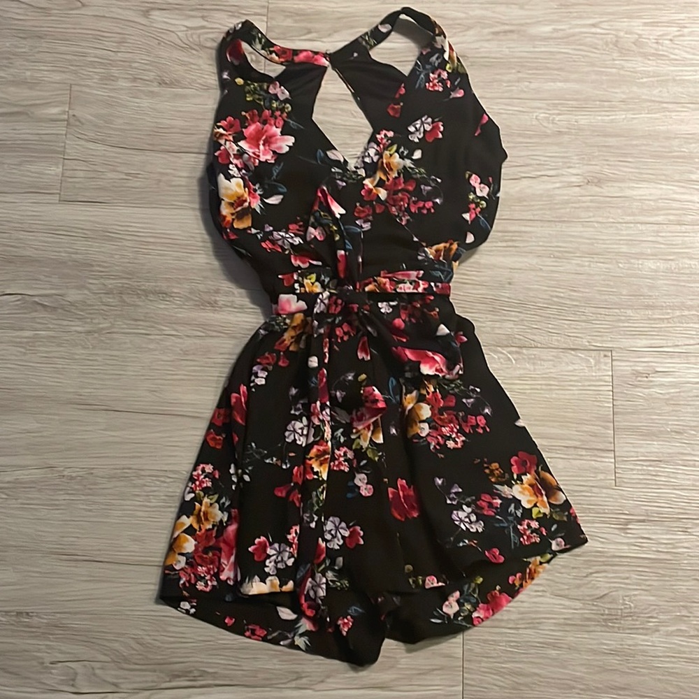 Express floral romper - size 4